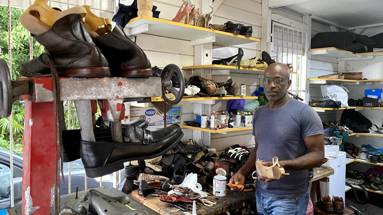 Portrait et environnement de travail de Claudy Gob